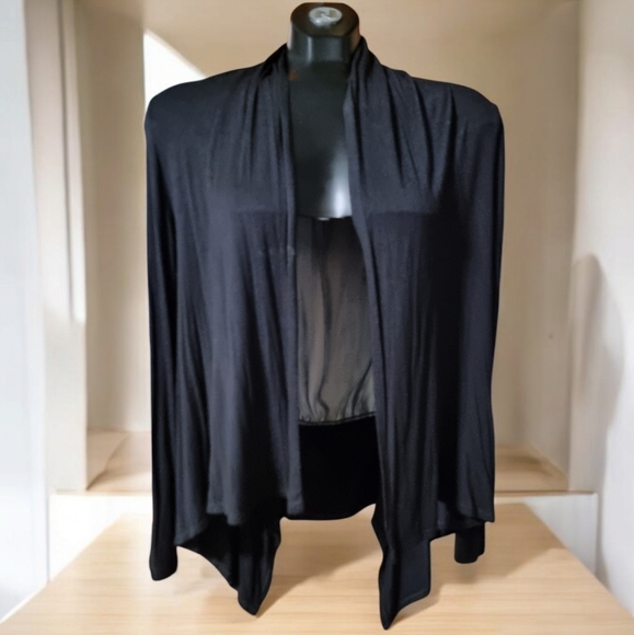 Cha Cha Vente Two-PieceFlowy Lightweight Set Satiny Asymmetrical Top & Cardigan - Picture 5 of 8